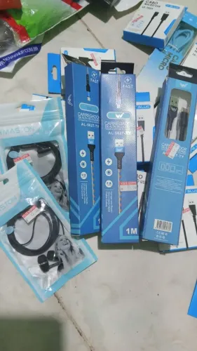 Cabos USB Tipo-C e V8 + Fones de Ouvido com Fio - A partir de R$ 10