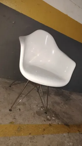 Cadeira branca semi nova 