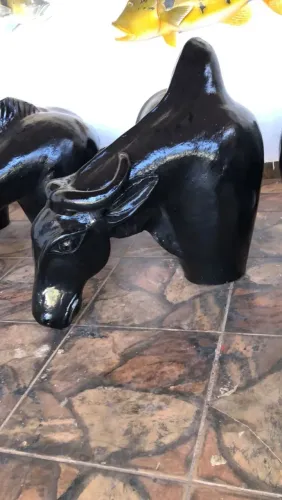Boi e cavalo escultura