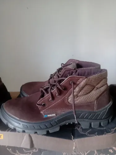 Bota segurança Tam 43 44 pegar Havan ou posto canaã 