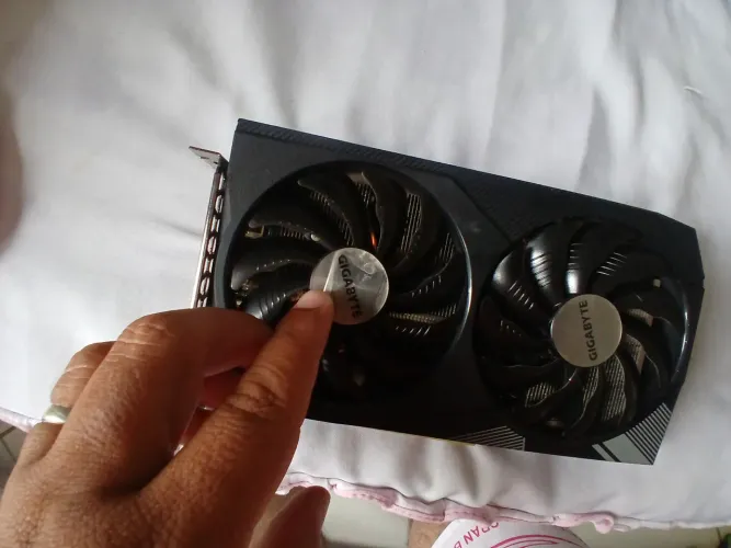 Placa de vídeo rtx 3060 12gb gigabyti , estado de zero,1650 reais..