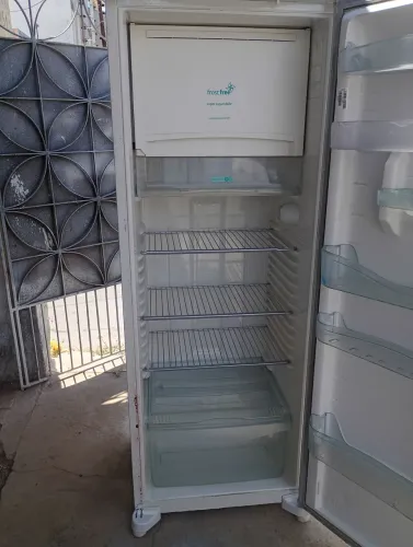 Geladeira Consul Frost Free semi nova funcionando tudo perfeitamente bem