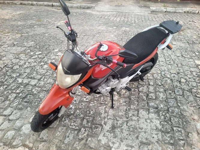 Vendo CB 300R Muito Nova!