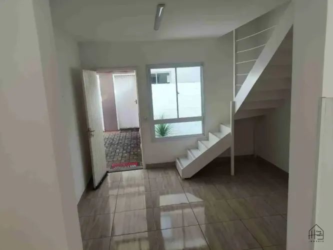 Casa à VENDA E LOCAÇÃO em Condomínio com 2 Quartos Água Espraiada (Caucaia do Alto), Coti