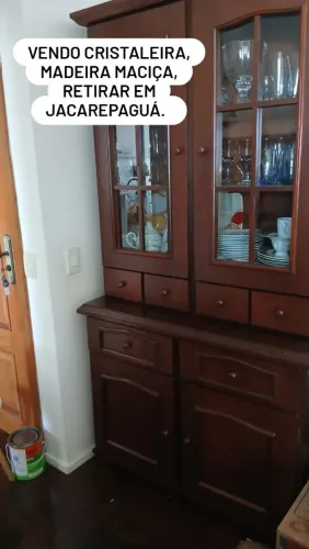 Vendo Cristaleira madeira maciça