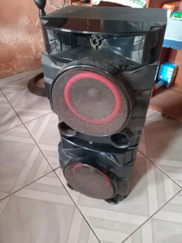 vendo uma caixa de som