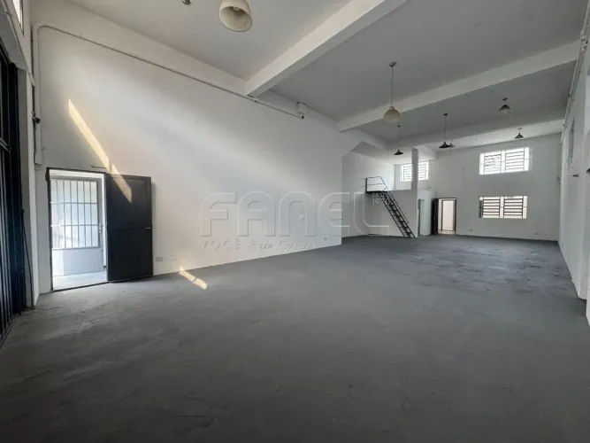 Prédio com 374m² ao lado do Metrô Vila Sônia.