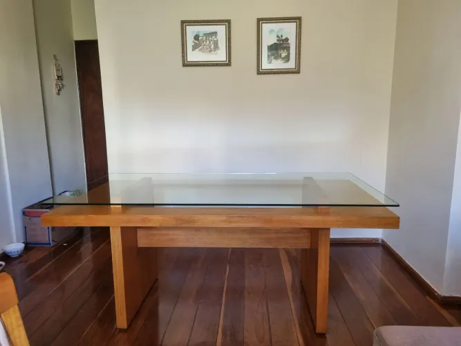 Mesa de Jantar em Madeira Maciça com Tampo de Vidro