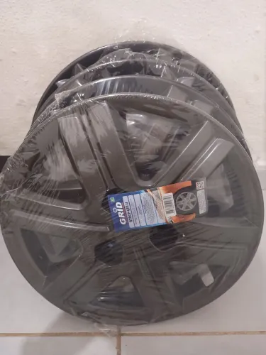 Calotas Kwid marca Grid