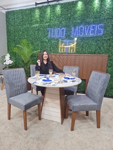 Conjunto mesa redonda tampo em vidro e 4 cadeiras 100%MDF 