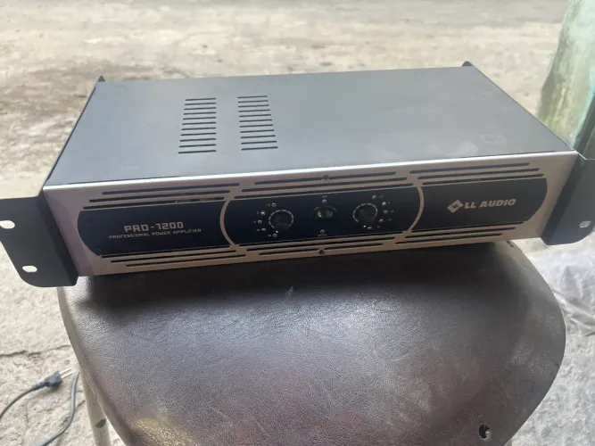 Marca: LL Audio Modelo: PRO-1200 (Professional Power Amplifier)