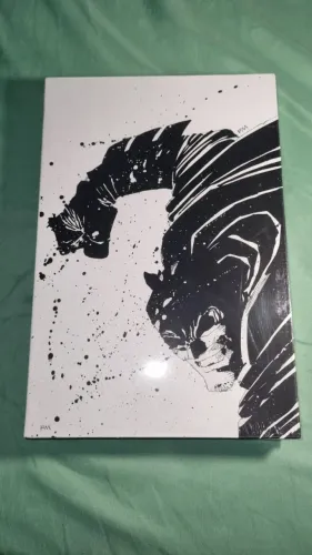 Batman: O Cavaleiro das Trevas - Edição Absoluta LACRADA