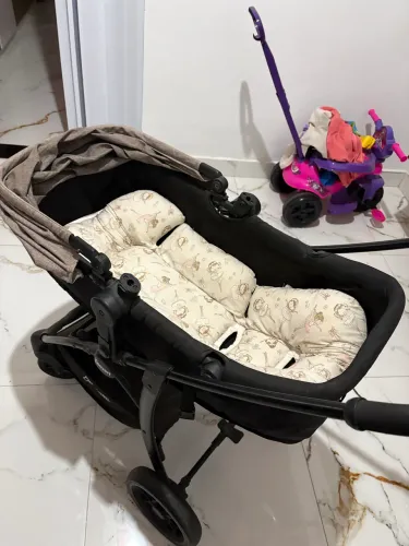 Carrinho Moisés e bebê conforto