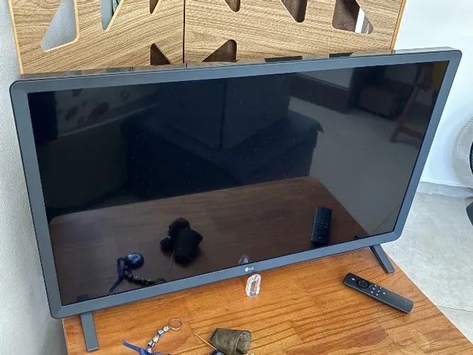 TV LG 32" - Tudo funcionando e Controle Remoto *seta pra baixo agarrando