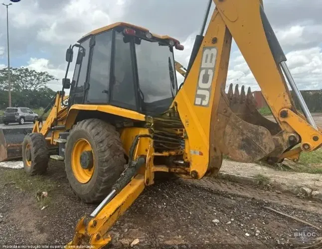 Retroescavadeira JCB 2016.