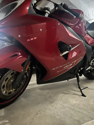 Moto novíssima, sem detalhes, baixa km!