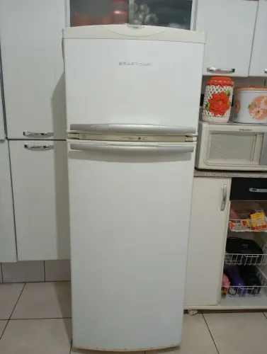 Geladeira semi nova