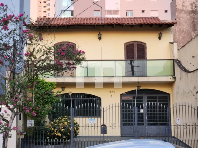 Sobrado a venda de 239 m², 6 dormitórios, 2 salas, cozinha , edícula, 6 vagas.