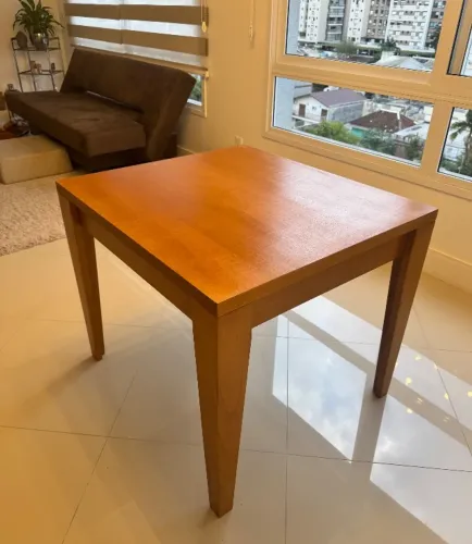 Mesa de jantar pequena extensível (1,50m)