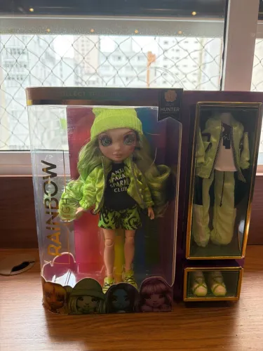 Boneca Rainbow High Jade Hunter