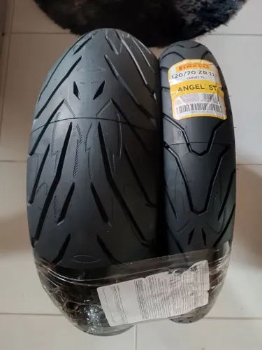 Jogo de pneu Pirelli 120/70 17, 180/55 17