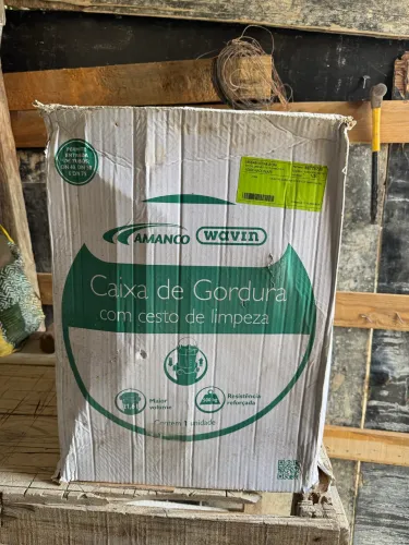 Caixa de Gordura Amanco Wavin 21,6L com Cesto - Nova na Caixa