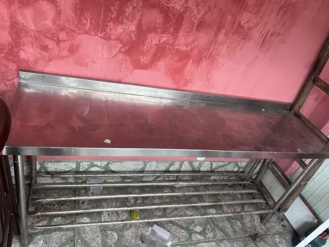Vendo bancada industrial de inox 1,80 M - com suporte