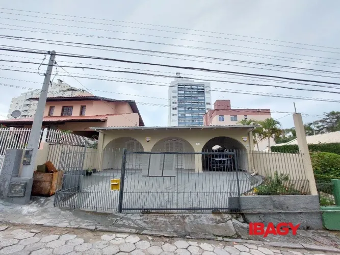 Excelente Casa 4 dormitório(s) em Trindade - Florianópolis