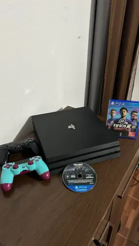 Playstation 4 Pro 1Tb + Dois controles original 