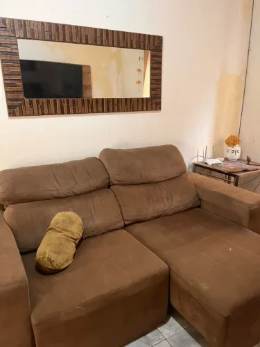 Sofá retrátil 3 lugares em ótimo estado de R$ 550,00 por R$ 390,00