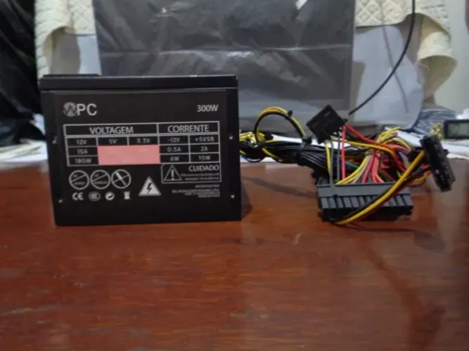 Fonte 300W de computador para retirada de peças