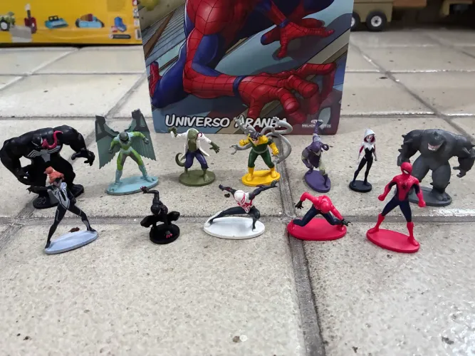 HOMEM ARANHA (miniaturas dos personagens do filme).