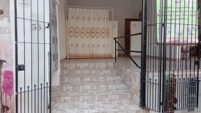Alugo sala comercial em frente a escola/Rua Timbuira na galeria/R$950,00