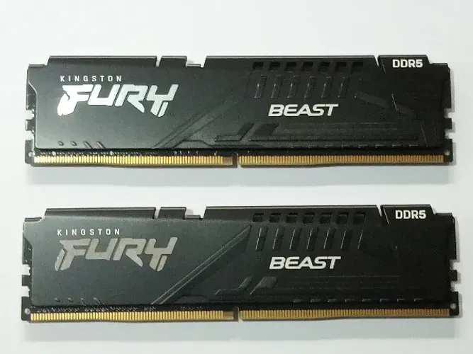 DDR5 Kingston 16GB (kit com 2x pentes/módulos de 8GB) 5600 CL40 modelo KF556C40BBK2-16