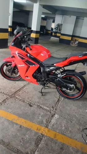 Moto em perfeito estado de conservação. 