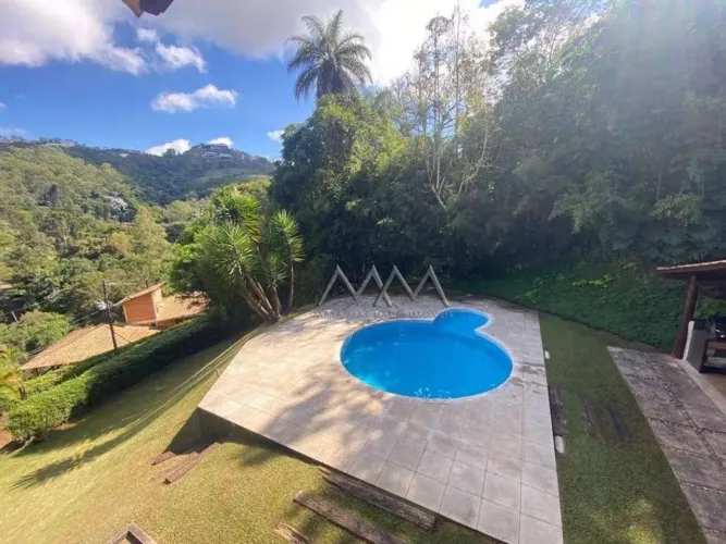Casa à Venda no Condomínio Vila Del Rey com 3 Quartos - 350m²