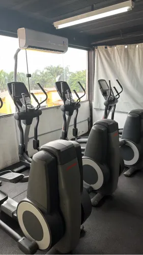 Exercício aeróbico sem impacto nas articulações