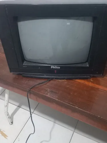 TV antiga para retirada de peças
