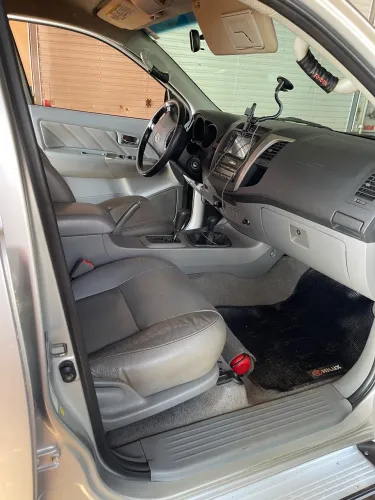 Toyota Hilux CD SRV D4-d 4X4 3.0 TDI Diesel AUT 2010