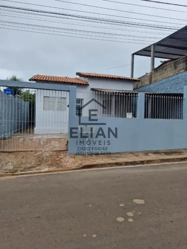 Imperdível! Casa com 03 quartos, 1 sala, 1 banheiro e 2 vagas de garagem em Petrópolis, Vá