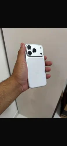 iPhone 17 pro Silver