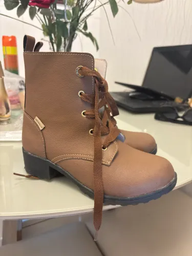 Vendo bota infantil 