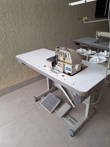 Máquina de costura interlock usada
