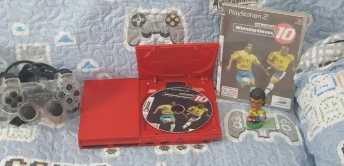 PS2 SLIN COR EDICAO VERMELHO ITEM RARÍSSIMO VAI JOGO FUTEBOL CABO FONTE ELE É DESBLOE.
