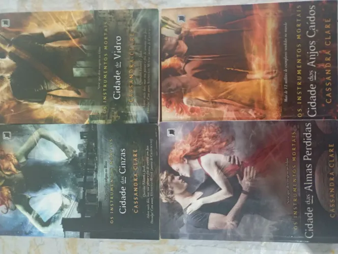 Livros semi novos