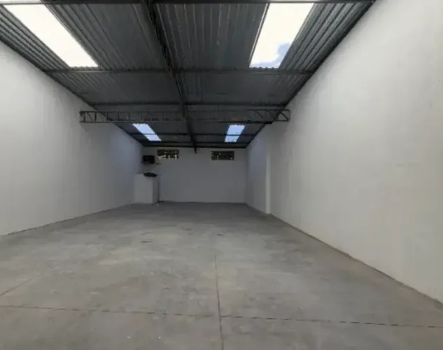 Alugo Galpão próx a Av Guajajaras 162 M2