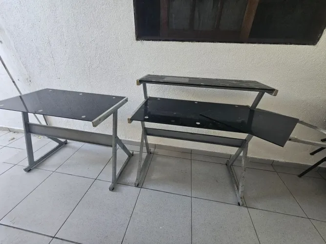 Mesa em vidro para computador