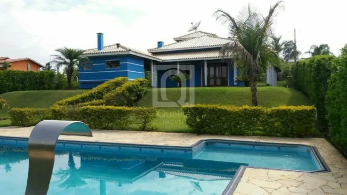 Casa à venda no Condomínio Pinheiros do Lago em Alambari, SP