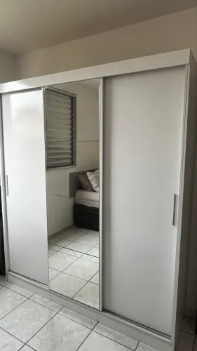 Guarda Roupa com Espelho 