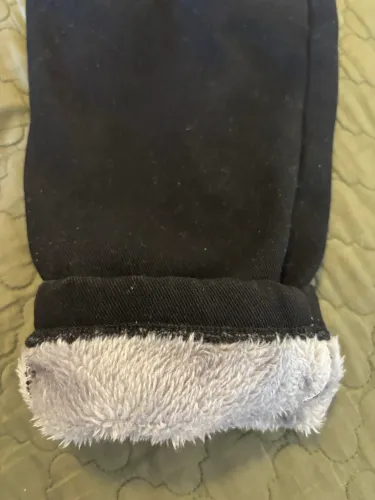 Calça jeans forrada com pelo térmico